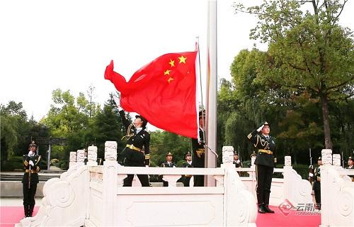 赛琳娜回应身材变化争议，为自己感到自豪，恋爱后的幸福胖！